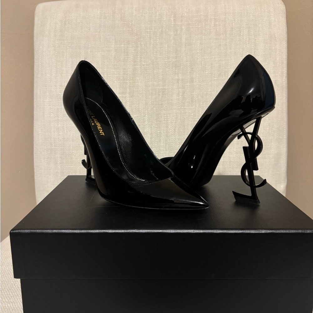 Opyum 110 Saint Laurent Glossy Black Heels with Iconic Logo